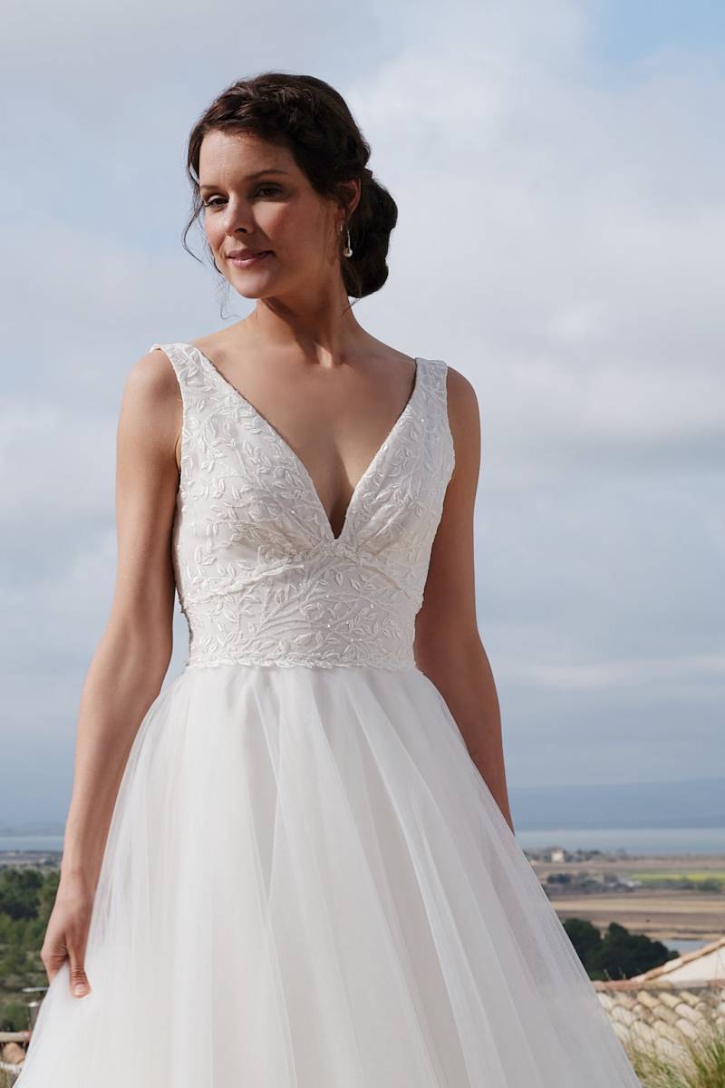 Robe de mariée de style princesse en dentelle et tulle